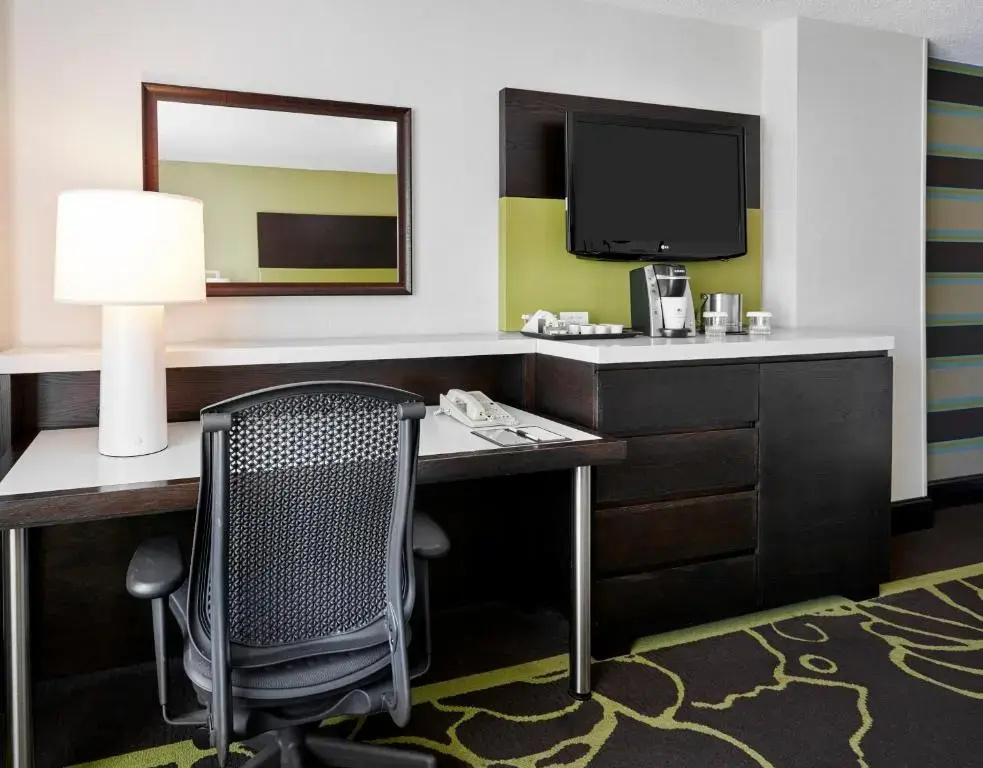 DoubleTree by Hilton Charlotte Gateway Village - Chambres