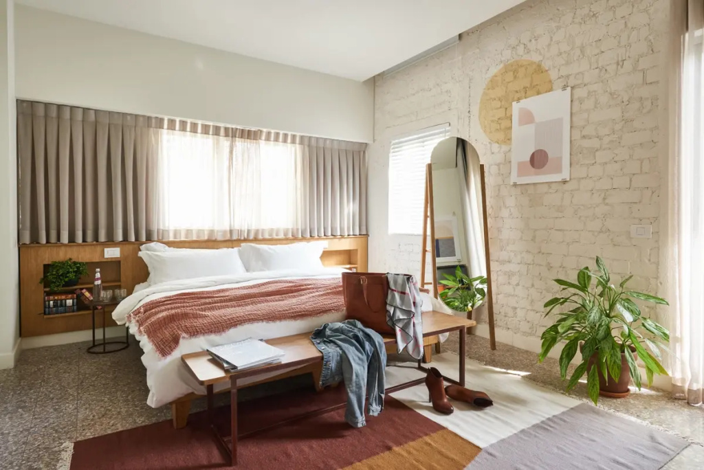 Deluxe Double room with balcony (full double bed)