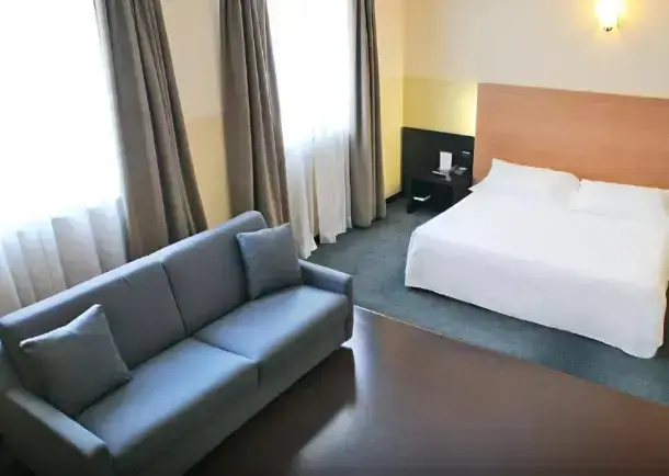 Double Suite (full double bed)