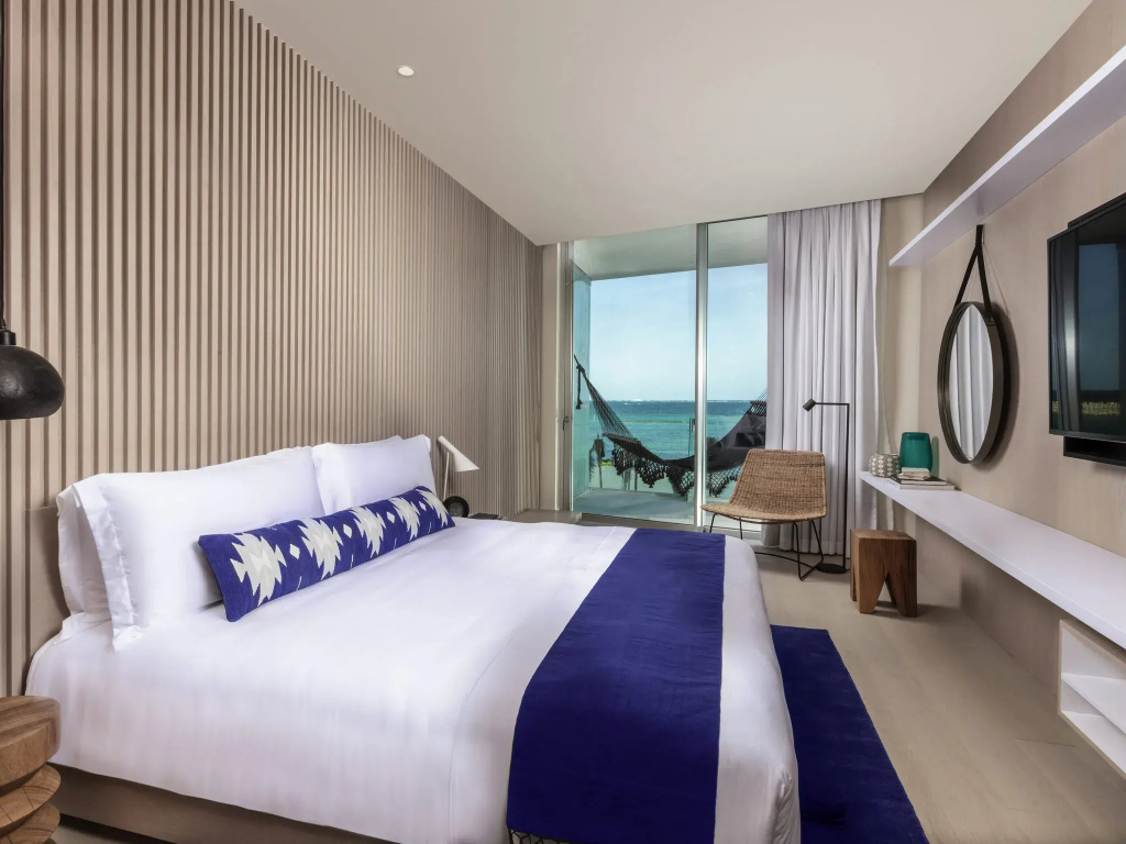 2 Bedrooms Suite oceanfront