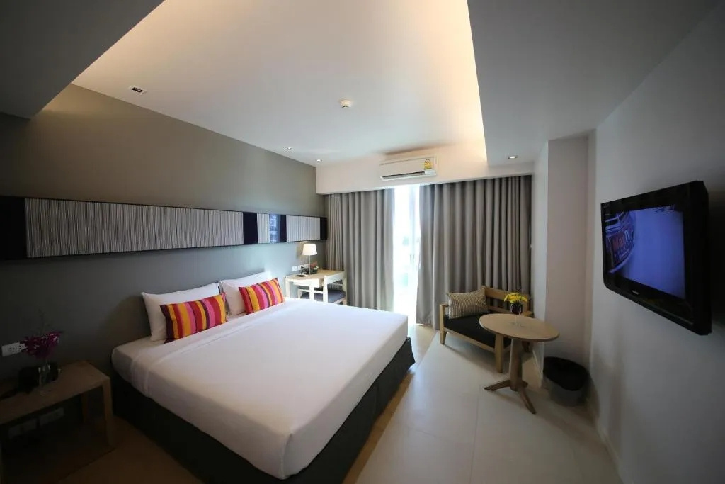 Sun Superior Double room with balcony and with city view (full double bed)