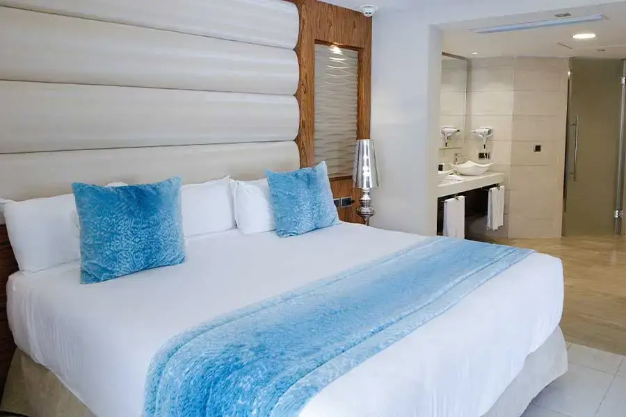 Double Family Suite with Outdoor Jacuzzi (full double bed)