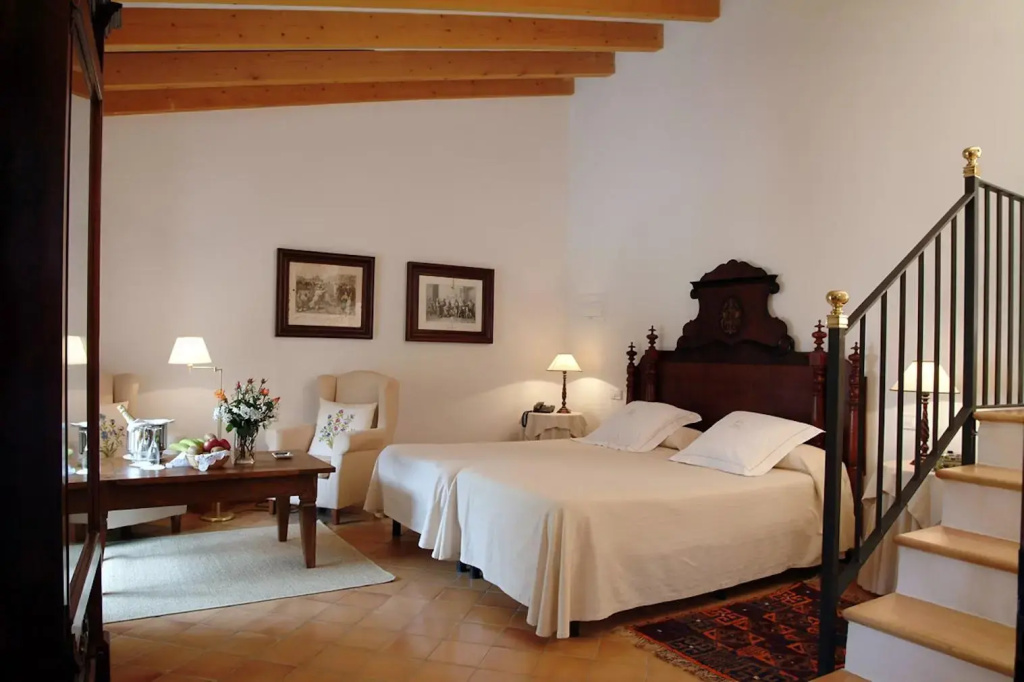 Superior Double room (full double bed)