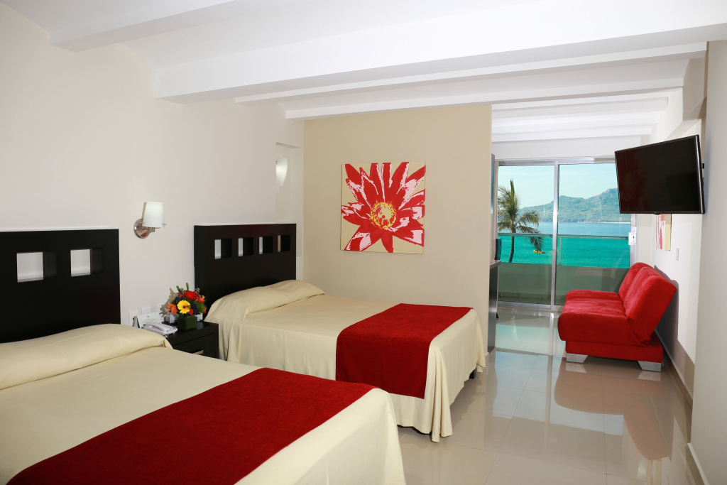 Double Junior Suite with balcony and with sea view (twin beds)