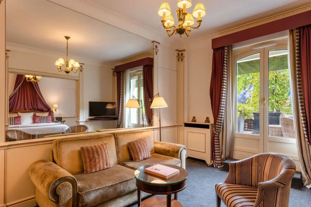 Napoleon Hotel 86