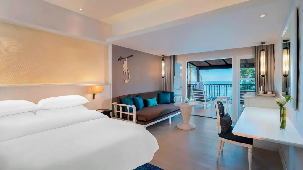 Larger Double room with balcony (full double bed)
