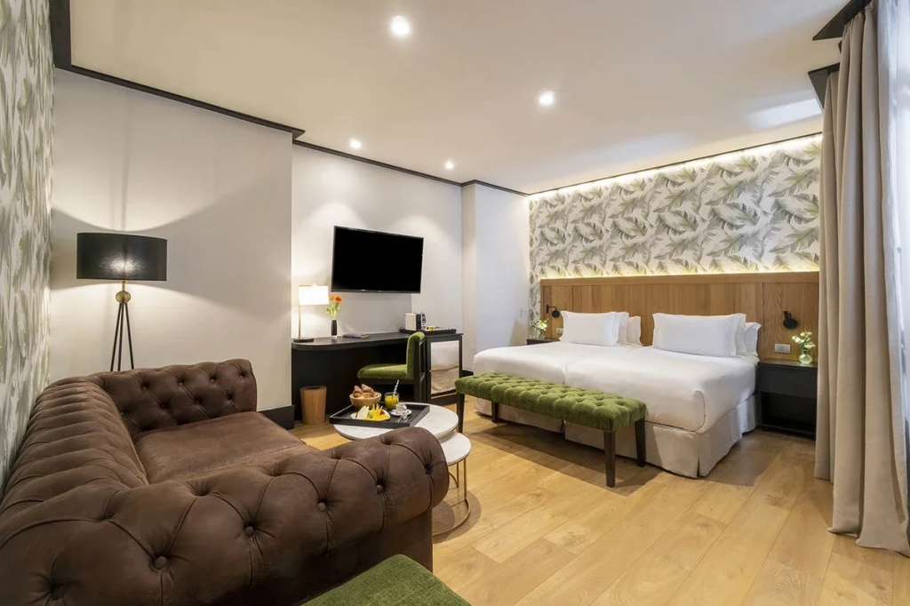 Deluxe Double room (full double bed)