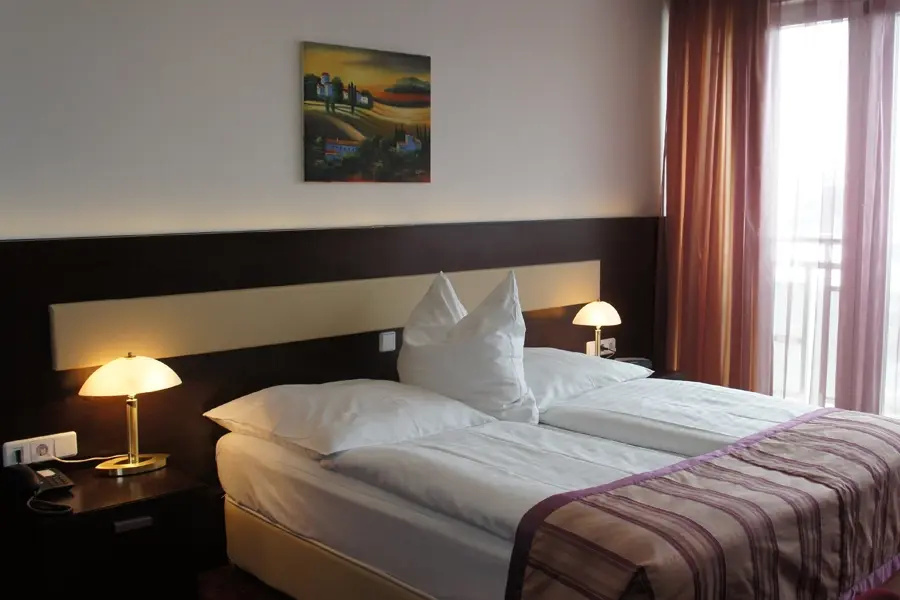 Single room (full double bed)
