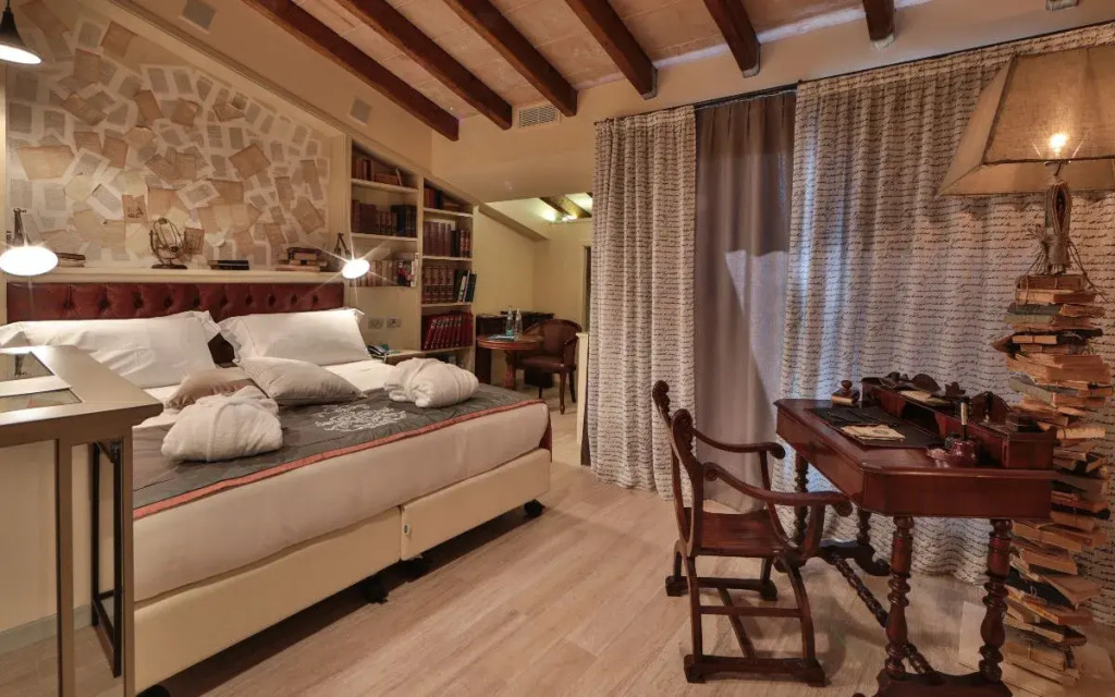 Двухместный полулюкс Library двуспальная кровать в Hotel Ville sull'Arno