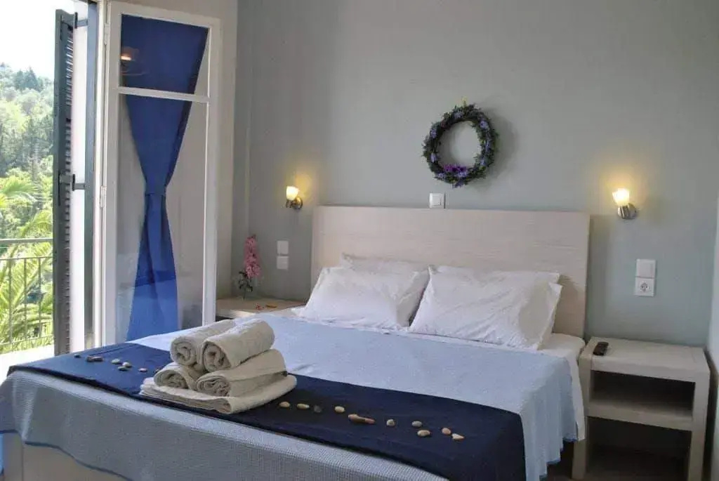 Double room (full double bed)