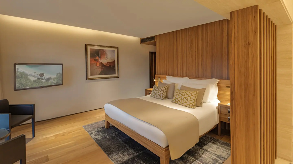 Executive Suite with partial sea view