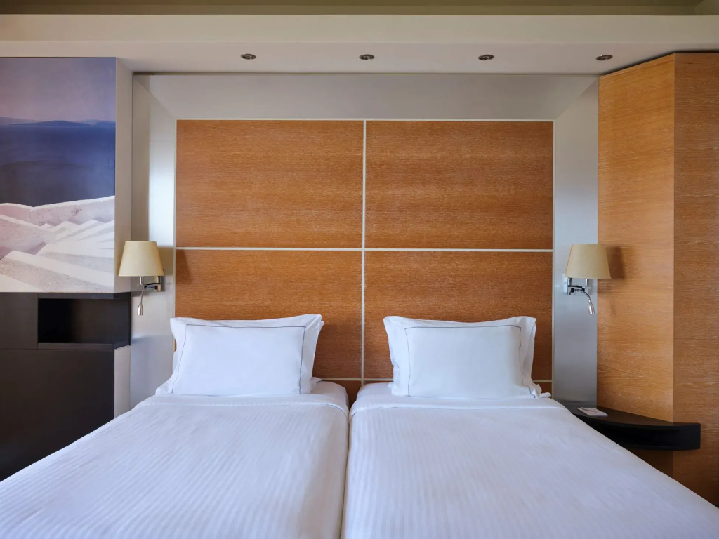 Double room with partial sea view (twin beds)
