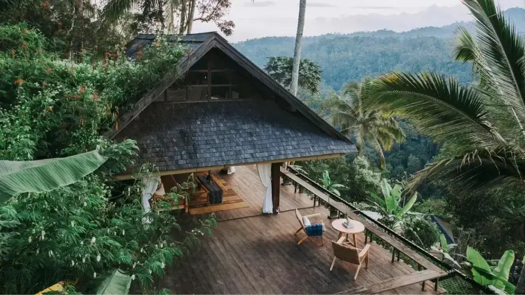 Buahan, A Banyan Tree Escape