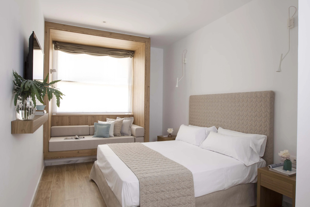 May Design Double room (full double bed)