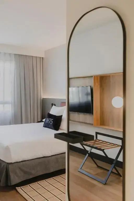 Double room with view (full double bed)