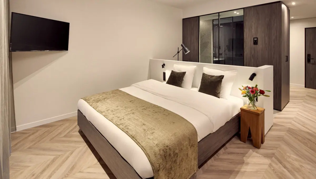Executive Double room (full double bed)