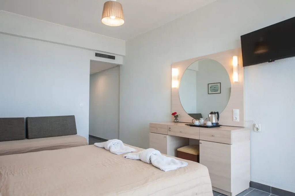 Standard Double room with mountain view (full double bed)