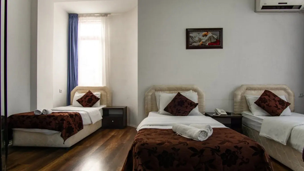 Standard Triple room