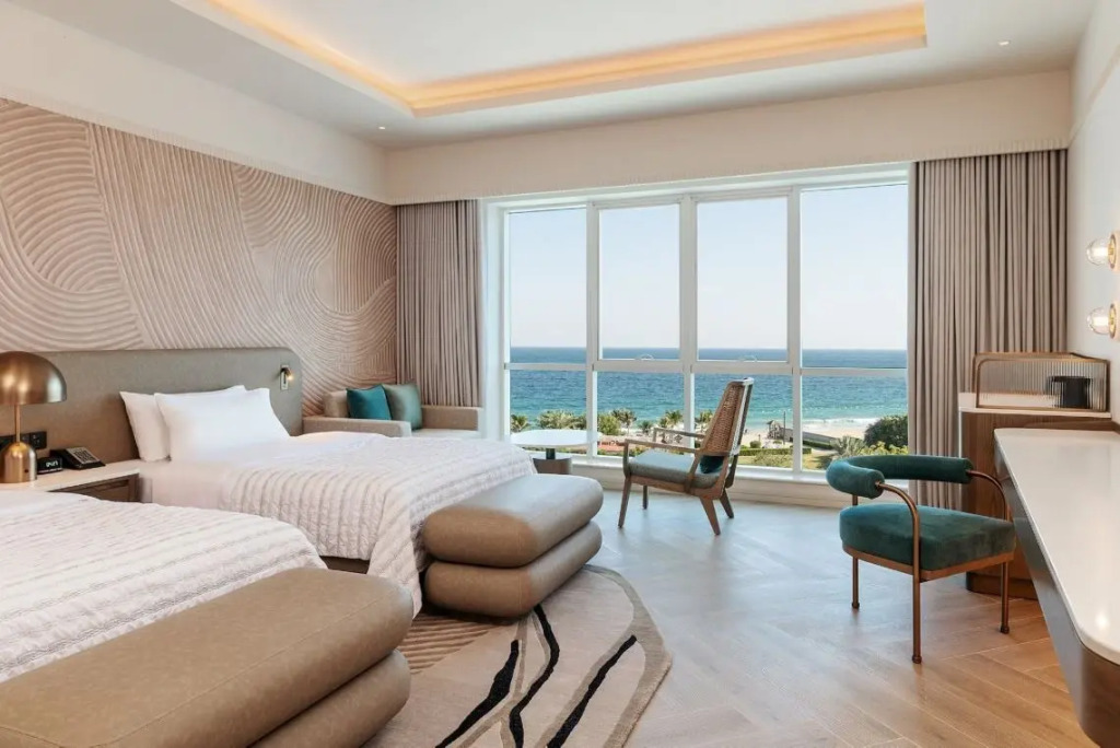 Двухместный номер Renovated Deluxe с видом на море 2 отдельные кровати в Le Meridien Al Aqah Beach