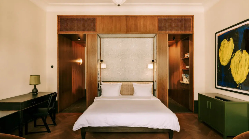 Double Suite (full double bed)