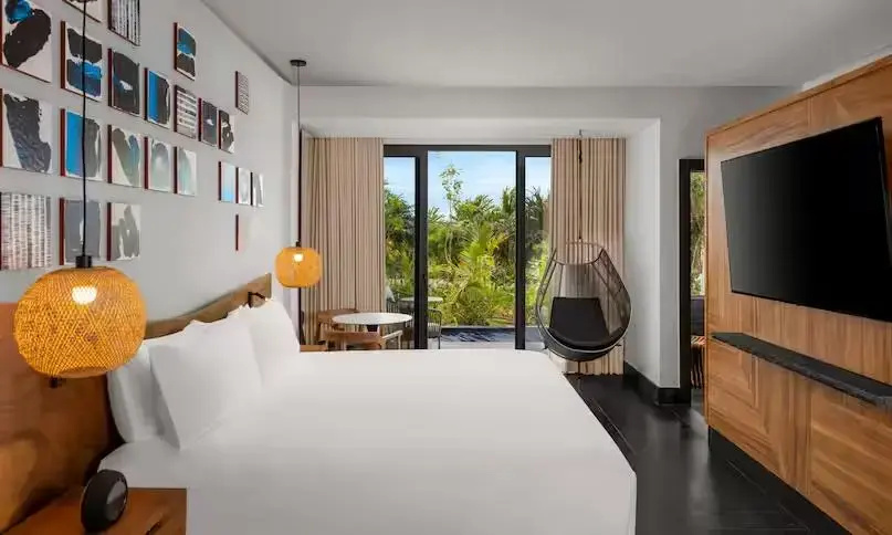 Double Suite with balcony and with tropical view (full double bed)