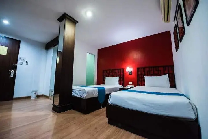 Двухместный номер без окна Deluxe 2 отдельные кровати в Arawana Express Chinatown