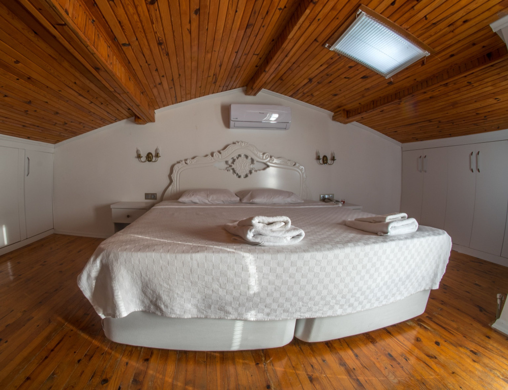 Roof Double room (full double bed)