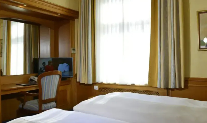 Double Junior Suite (full double bed)