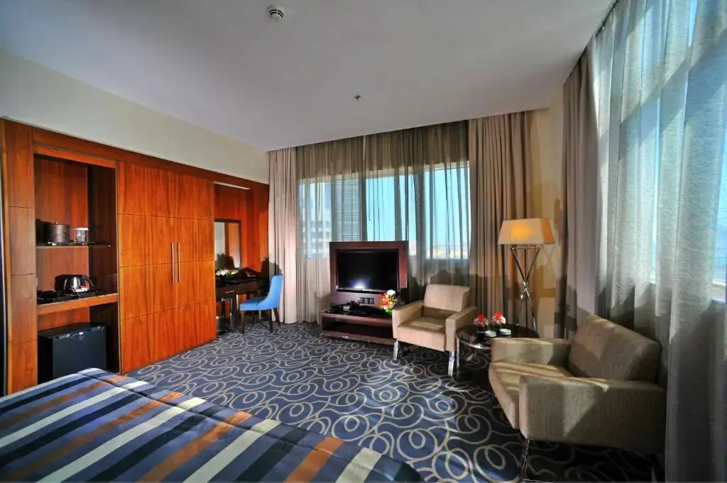 Executive Double room with partial sea view (full double bed)