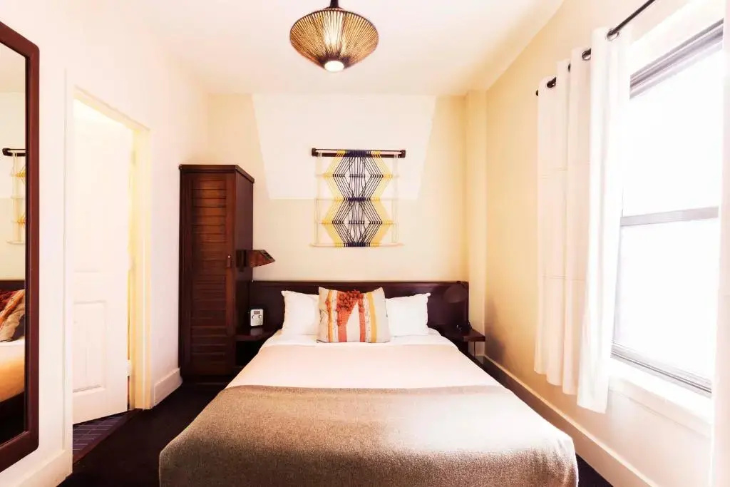 Double room (full double bed)
