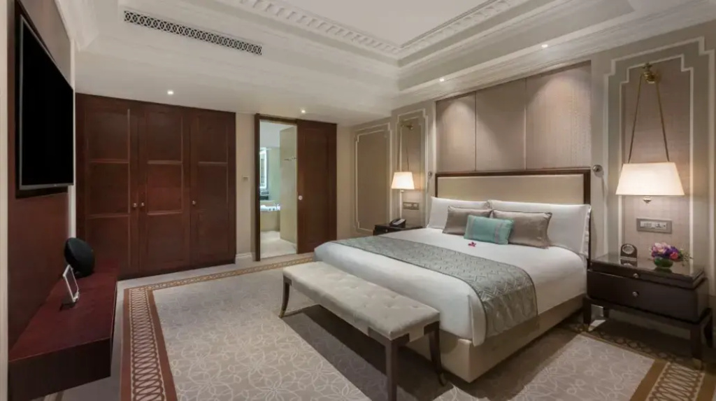 Palladian Double Suite full double bed
