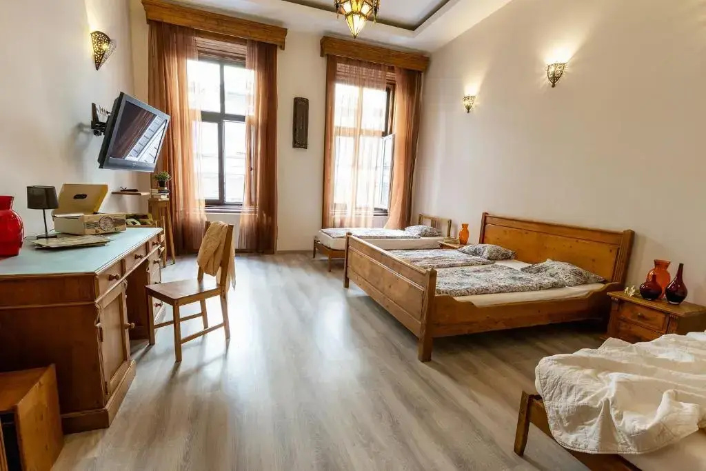 Standard Quadruple Suite