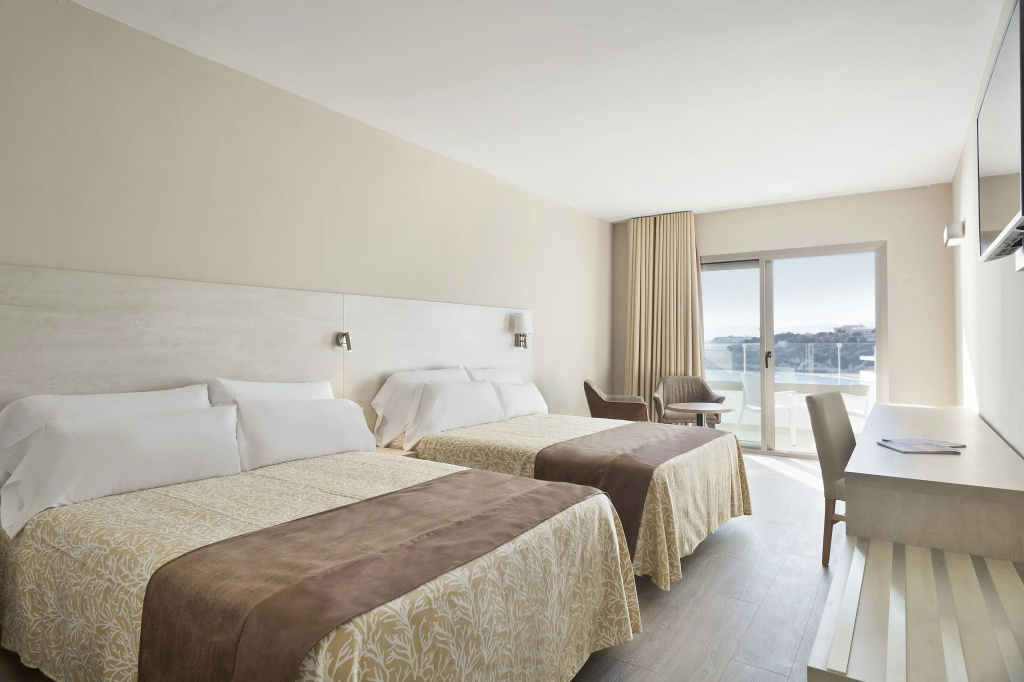 Double room with balcony (twin beds)