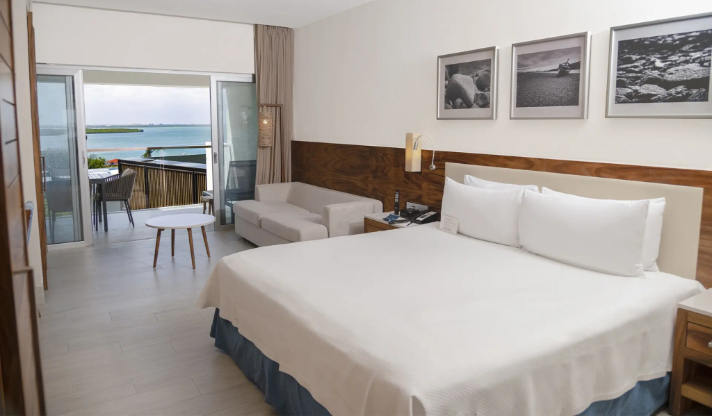 Deluxe Double Suite (full double bed)
