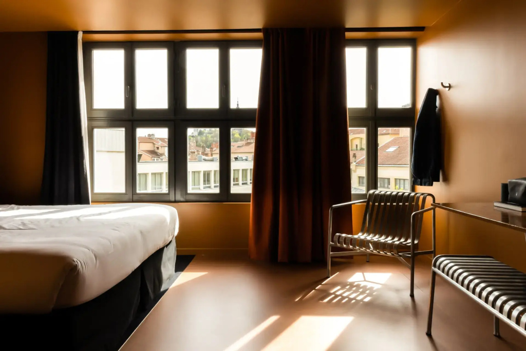 XL Double room (full double bed)