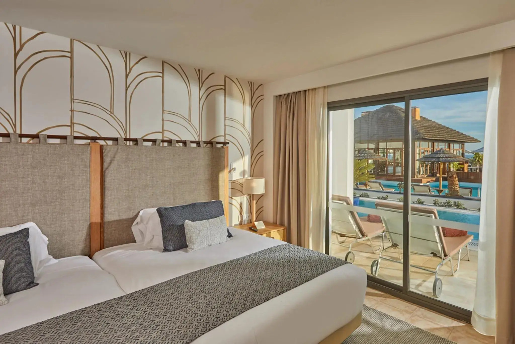 Swim Up Double Preferred Club Suite with ocean view (twin beds)