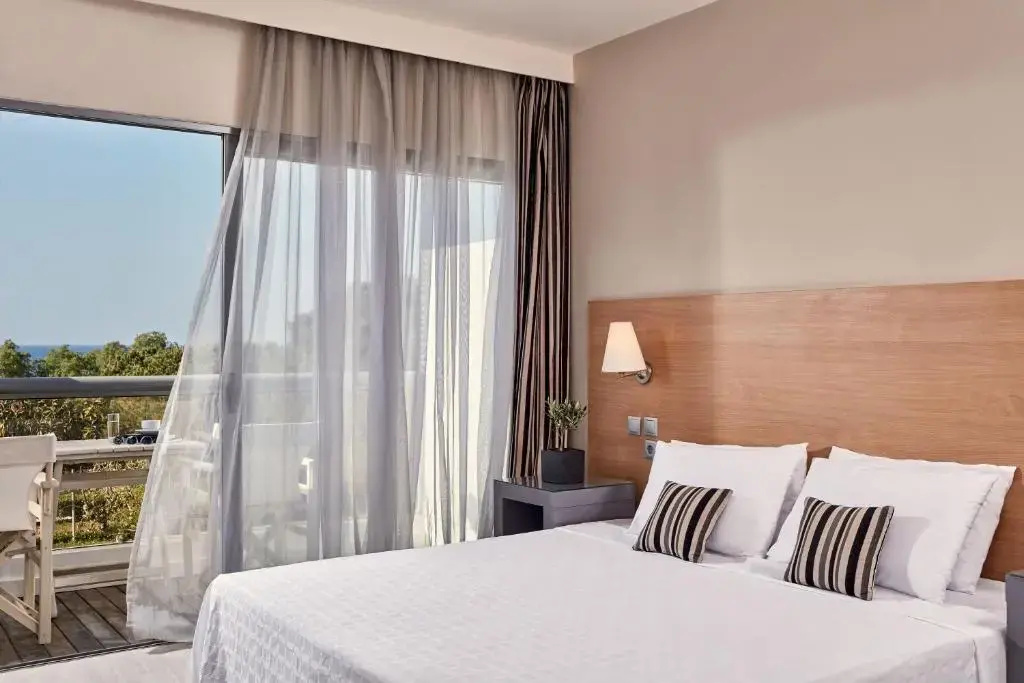 Double room with pool - sea view (full double bed)
