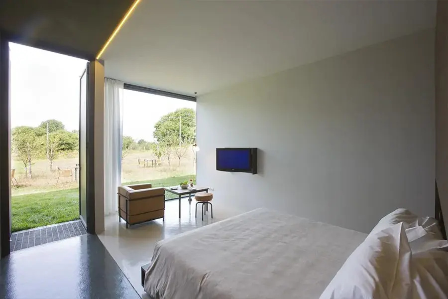 Deluxe Double room (full double bed)