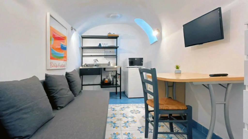 Economy Single Studio