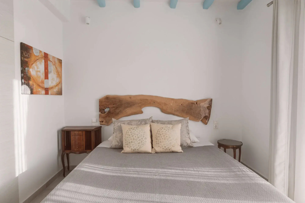 Superior with Indoor Spa Bath Double Suite with sea view (full double bed)