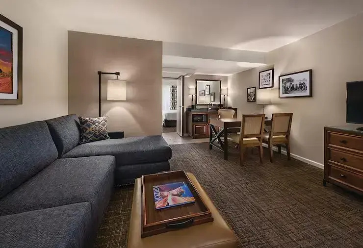 Embassy Suites by Hilton Scottsdale Resort - Chambres