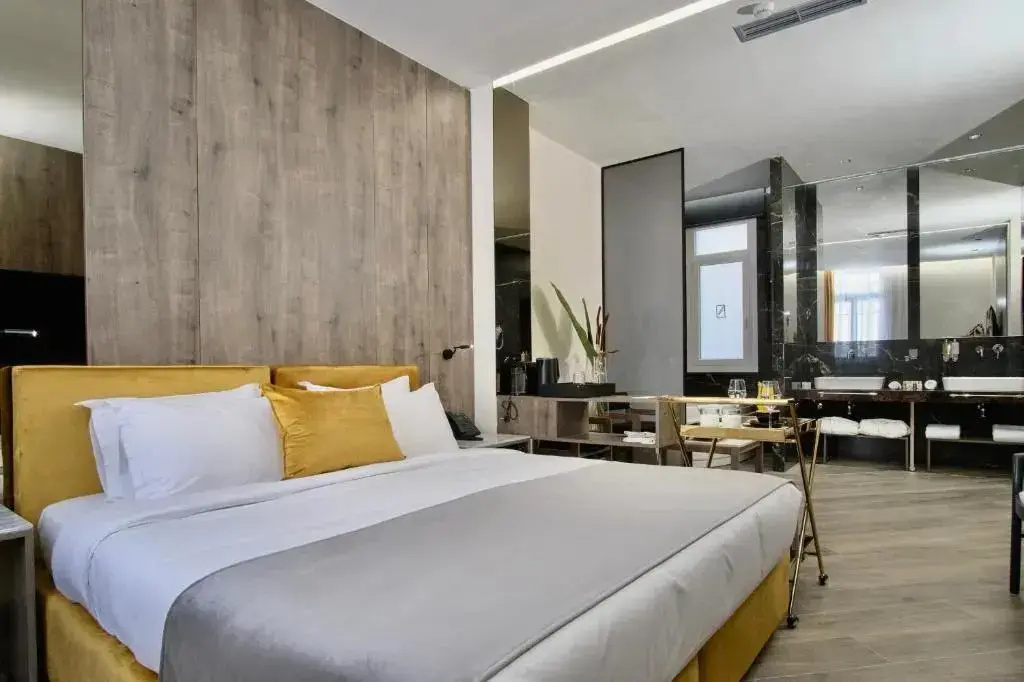 Golden Royal Double Suite (full double bed)