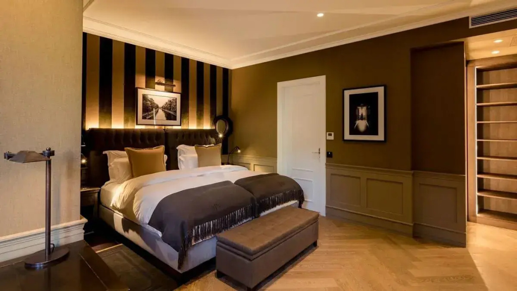 Deluxe Double Suite (full double bed)