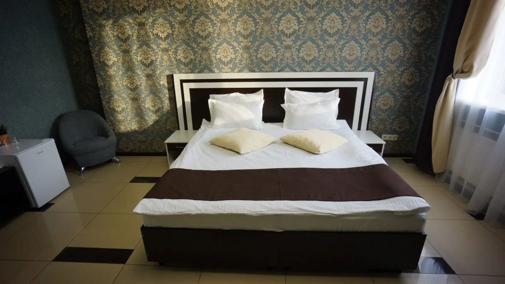 Standard 201 Double room (full double bed)