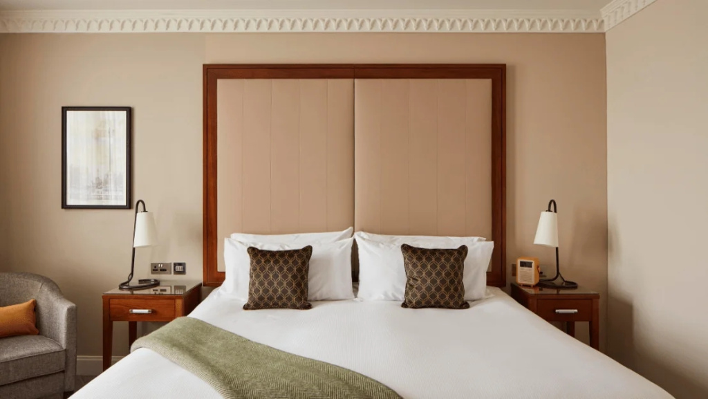 Deluxe Double room (full double bed)