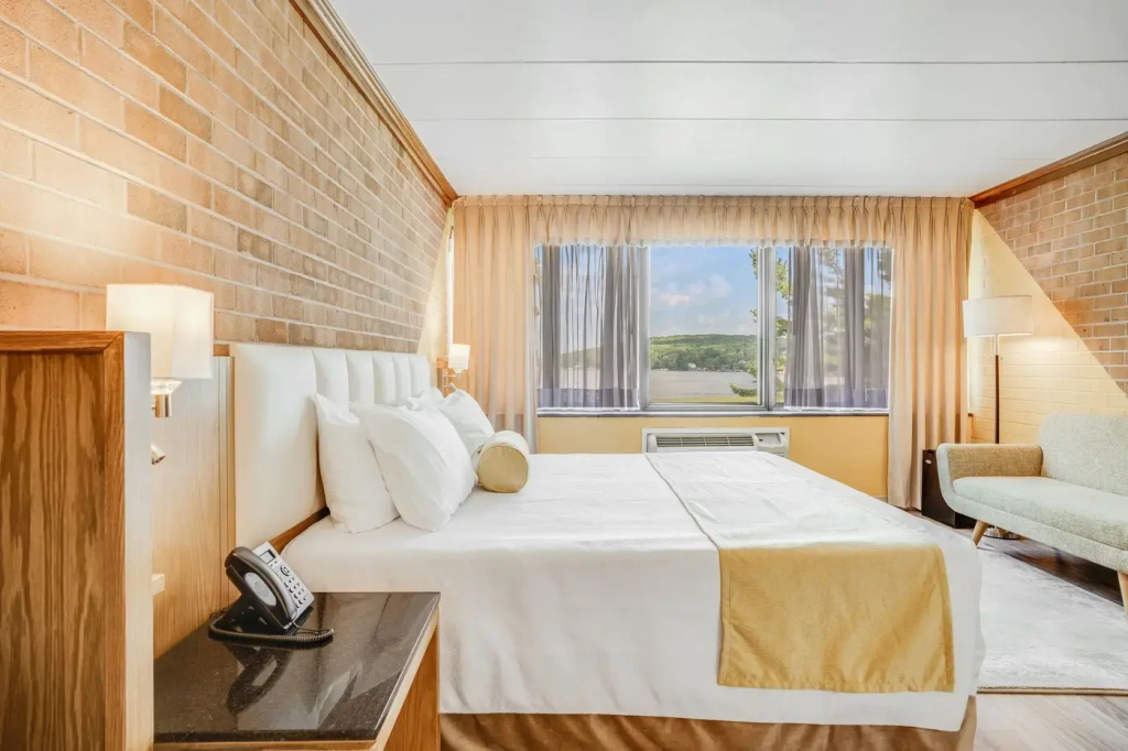 At The Lodge Double Junior Suite with lake view (full double bed)