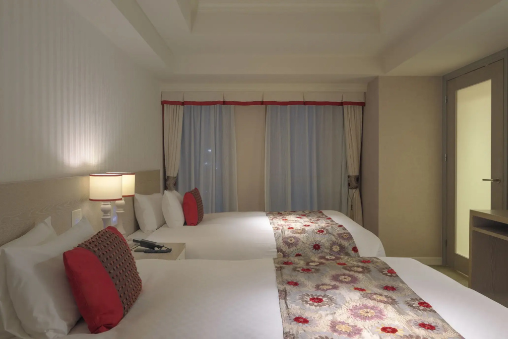 Executive Castle View High Floor Double Suite (twin beds)