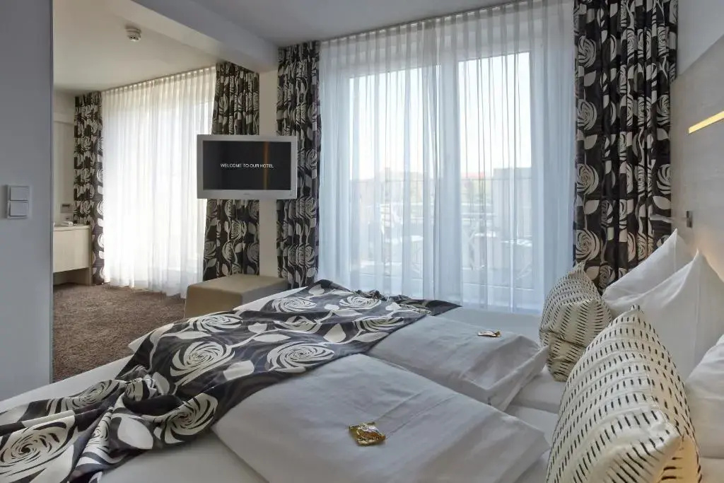 Double Junior Suite (full double bed)