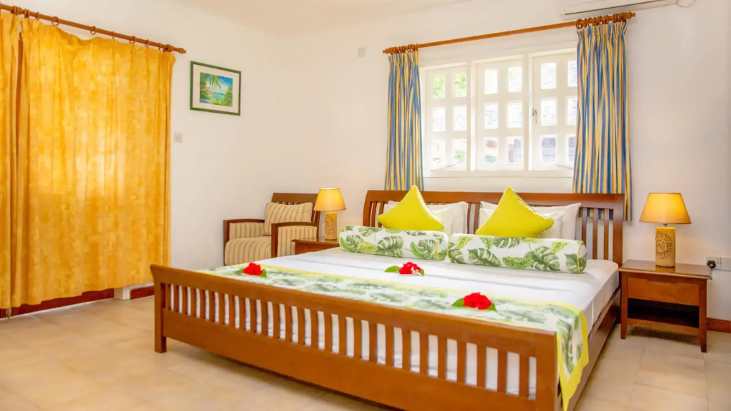 2 Bedrooms L'Union Estate Beach Villa, full double bed room photo 1