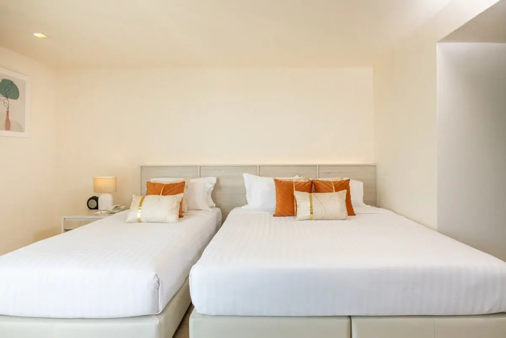 Трёхместный семейный люкс с видом на океан в Pattaya Sea View Hotel